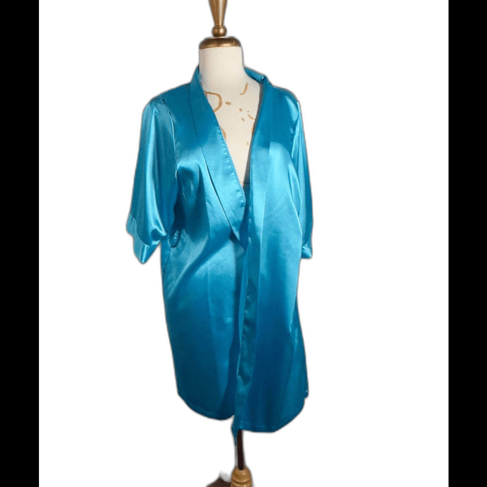GirlEO Robe Size S/M VTG Y2k Satin Baby Blue Sultry Boudoir Chic Mob Wife Glam